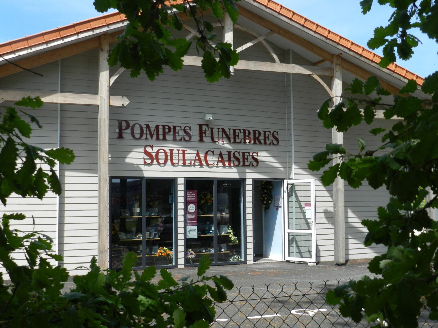 entree pompes funebres Soulacaises